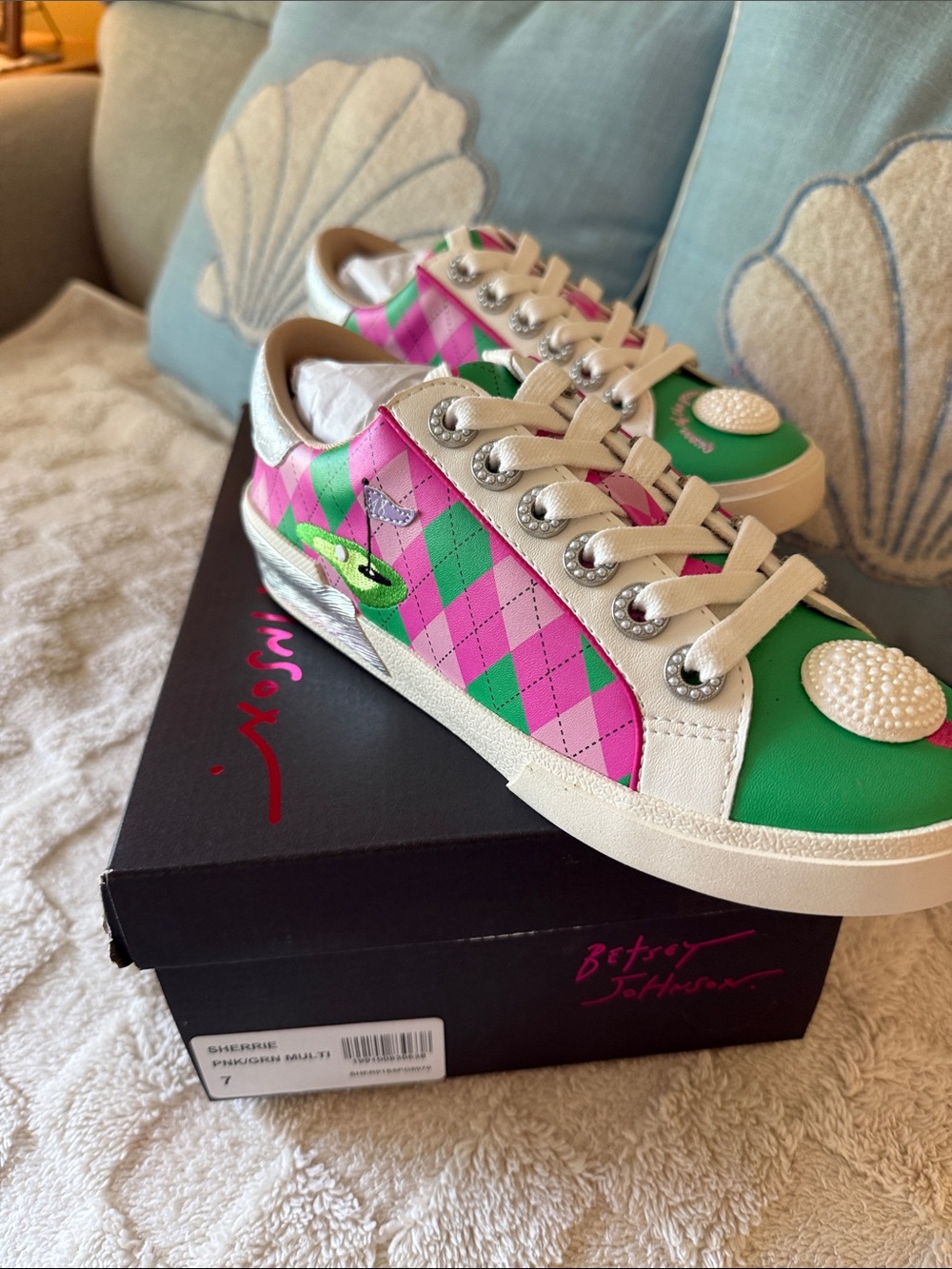 Betsey Johnson Pink & Green Argyle Pearl-Button Sneakers
Golf !!!